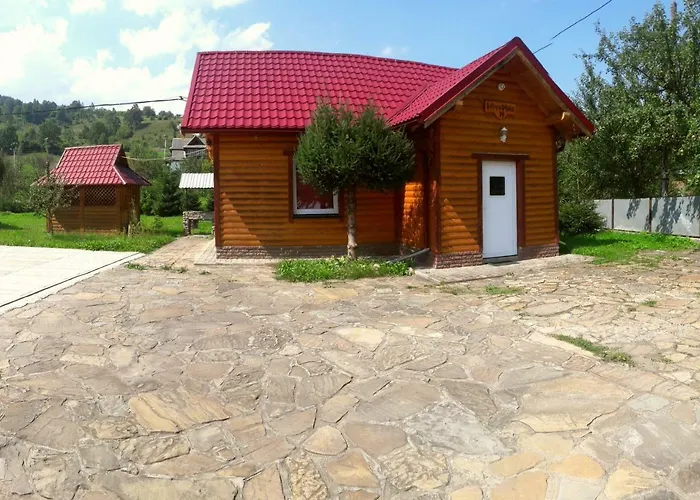 Смерековий Двір