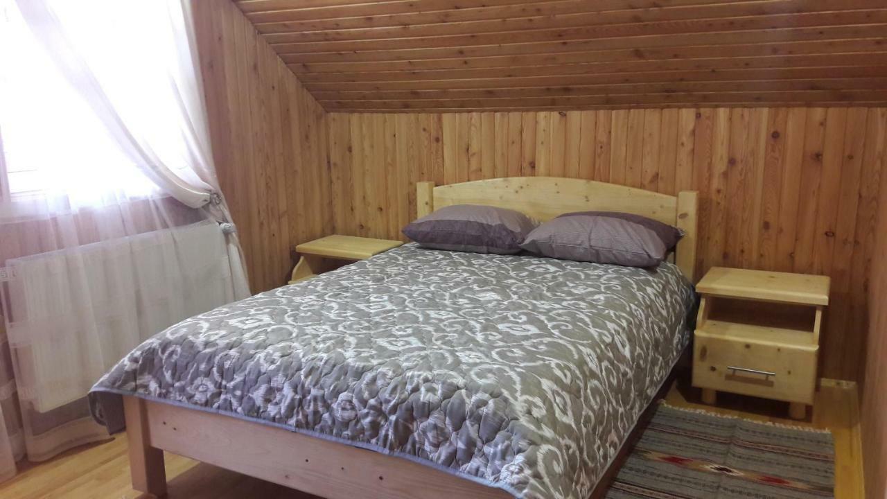 смерековий двір *